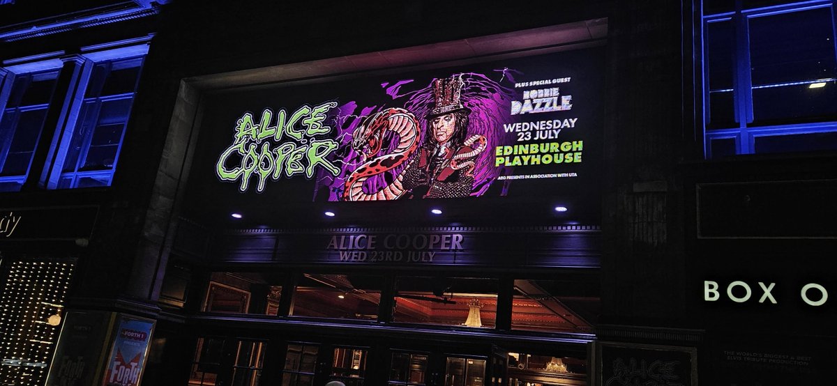 This is where I was on Wednesday evening. An amazing show by the legend!