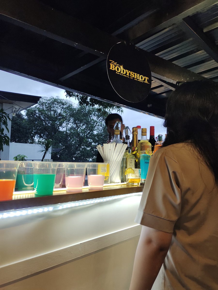 Biyaaaa's tweet photo. 🥂 https://t.co/Ld3nqBkIA1