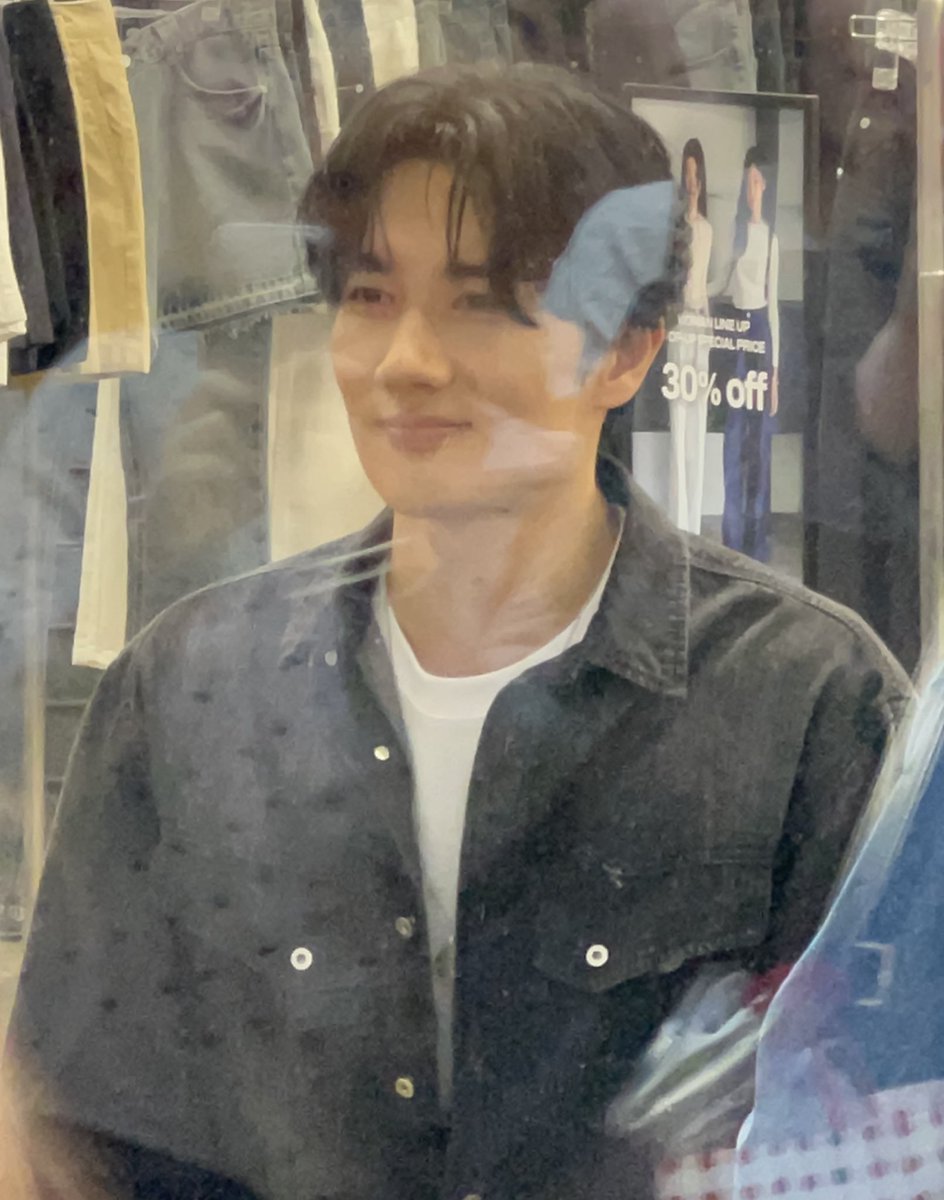 ummza_'s tweet image. 시발이때솔직히유리창깨부수고싶엇어요