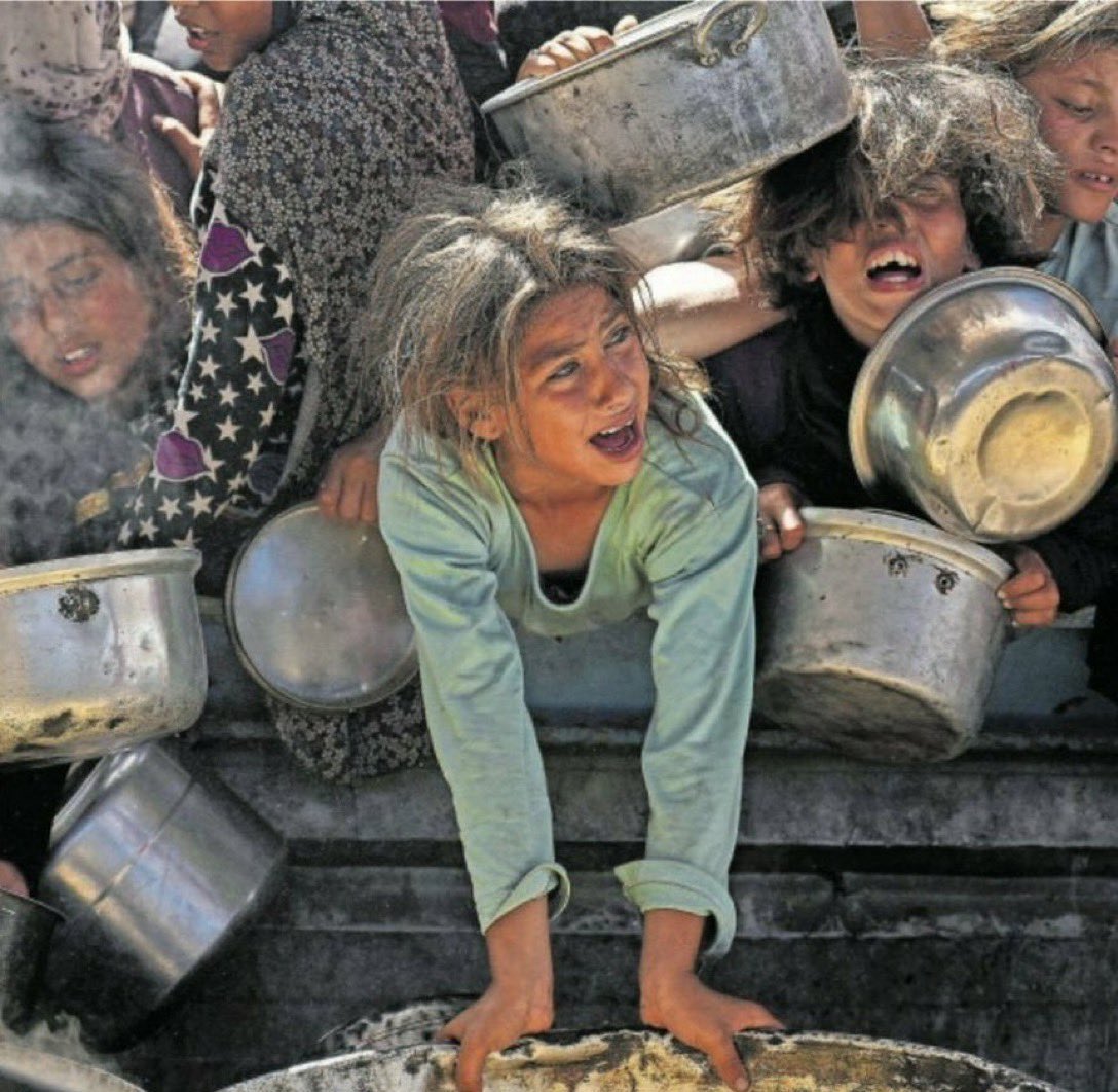 En Gaza miles de personas son víctimas del hambre como parte del plan genocida organizado por el Estado de Israel. Los bloqueos a la asistencia alimentaria se complementan con los bombardeos para lograr el objetivo de exterminar a la población palestina.

Tiene que terminar ya.