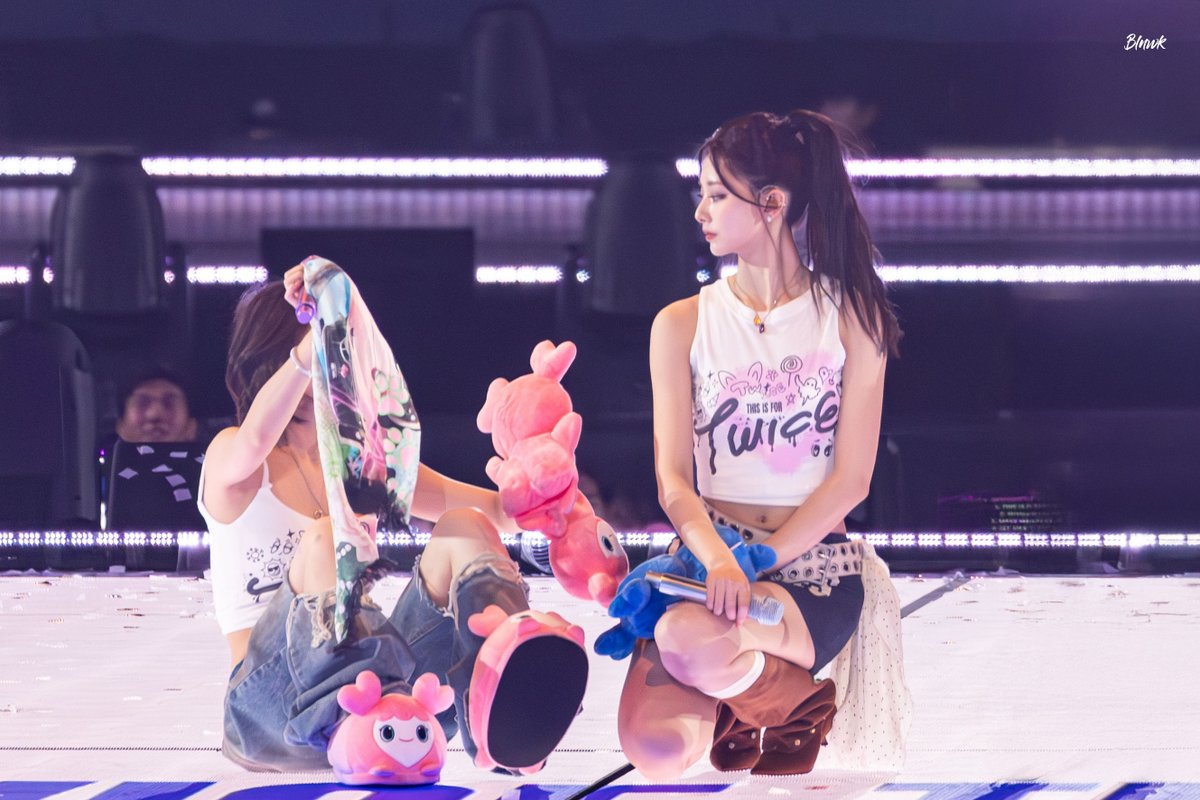 blnwk's tweet image. 250727

#모모 #モモ #MOMO 
#쯔위 #子瑜 #TZUYU 
#트와이스 #TWICE