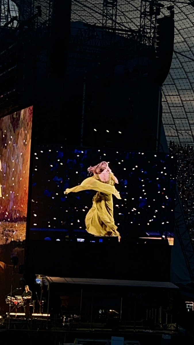 lwtsplanets's tweet image. one year since I was at the eras tour 🙏🏻✨