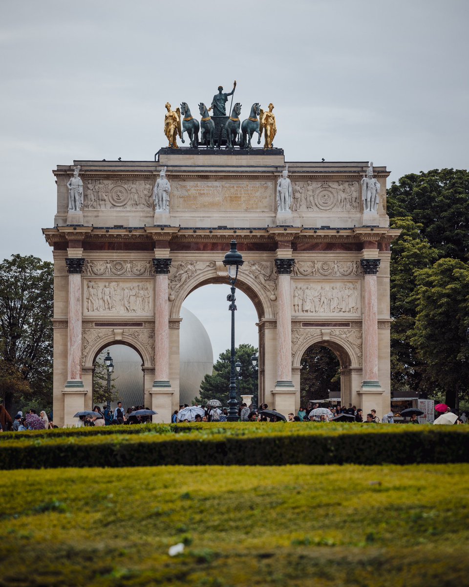Paris awaits 💙

#TDF2025

Photo: <a href="/BeelWout/">Wout Beel</a>