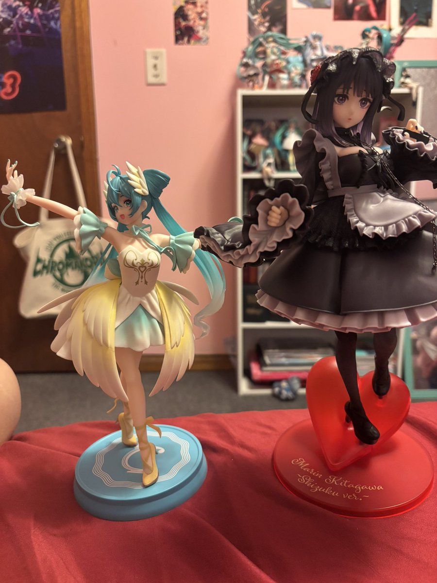 wiftyNA's tweet image. WIFTY FIG UPDATE #6 BILLION:

i got this one at a used games store in WI and my GOD this might be one of my favorite figures.. the heart on the base, the chain you can put in her hand, and she’s HUGE compared to standard 35/40 dollar figs (miku for ref) GOD I LOVE HER 😭😭