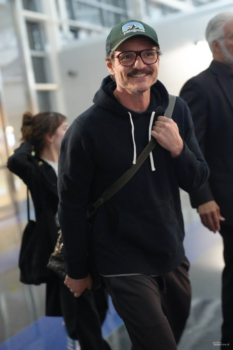 Pedro Pascal Photos tweet media