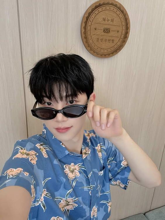 1204hyunwoo's tweet image. 250727 Instagram Broadcast

#HYUNWOO #현우 #xikers #싸이커스