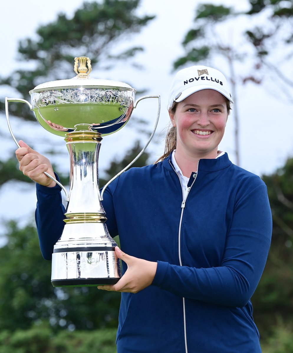 A dream professional debut for Lottie Woad 🏆

#WSO25