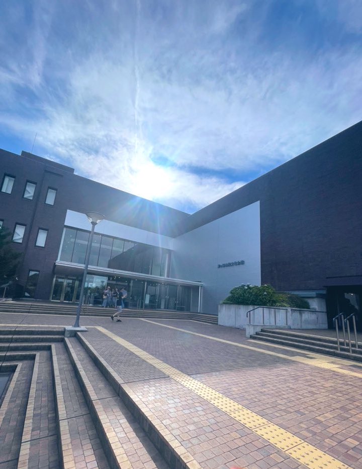 m_megg's tweet image. 茅ヶ崎市民文化会館…今親とも話してたけど私エレクトーンの発表会やったところだった…！わーーえもーーー
小1だったけど結構覚えてるぞ…！
弾いた曲も音符も代表で言う羽目になった感想も…