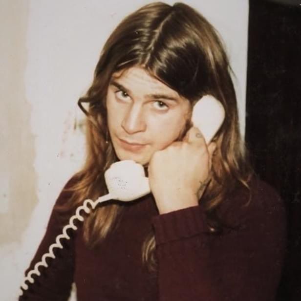 <a href="/OzzyOsbourne/">Ozzy Osbourne</a> <a href="/RossHalfin/">Ross Halfin</a> 🖤🖤🖤🤍✨️🍀