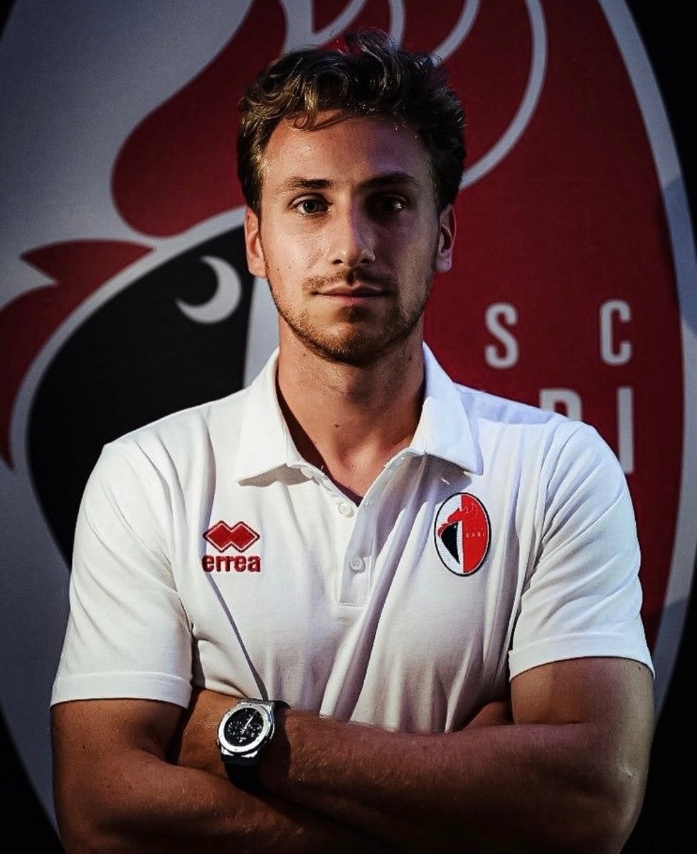 FT_Italiano_'s tweet image. 🙏 Tragedia en la SSC Bari.
Ha fallecido el hijo de Matthias Verreth con apenas un año de edad.
El club abandona el retiro y vuelve a Bari en señal de duelo y respeto.
DEP 🕊