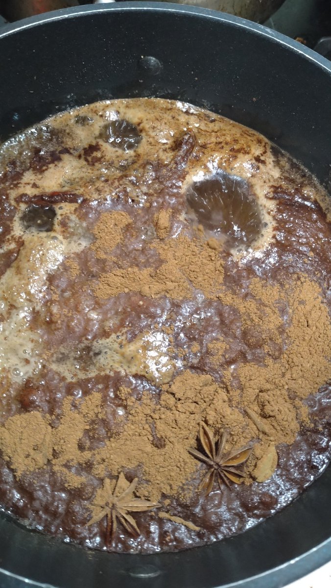 monyoco's tweet image. ジンジャーエールシロップ。シナモンがなくてシナモンパウダーを入れたので、ちょっとだけ呪物を作ってる気分になる見た目に…。