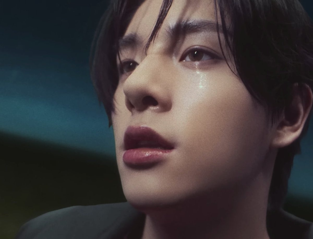 ikeukoo's tweet image. I DIDN&apos;T EXPECT THE MV TO BE THIS GOOD OMG?