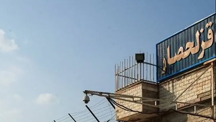 PMOIRAN's tweet image. 🟧حمله مأموران مسلح گارد قزلحصار به سالن زندانیان سیاسی

صبح روز شنبه ۴ مرداد ۱۴۰۴ بیش از ۱۰۰تن از مأموران مسلح گارد قزلحصار به دستور رئیس زندان الله کرم عزیزی و حسن قبادی و اسماعیل فرج نژاد از معاونین الله کرم به همراه عده‌یی از مأموران اطلاعاتی به سالن #زندانیان_سیاسی در واحد ۴…