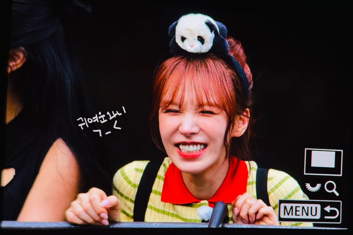 wenever940221's tweet image. 250727 #웬디 #WENDY 
쌍둥바오를 귀여워하는 와니바오를 귀여워하는 나