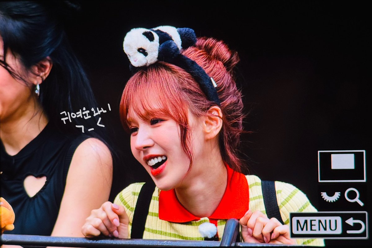 wenever940221's tweet image. 250727 #웬디 #WENDY 
쌍둥바오를 귀여워하는 와니바오를 귀여워하는 나