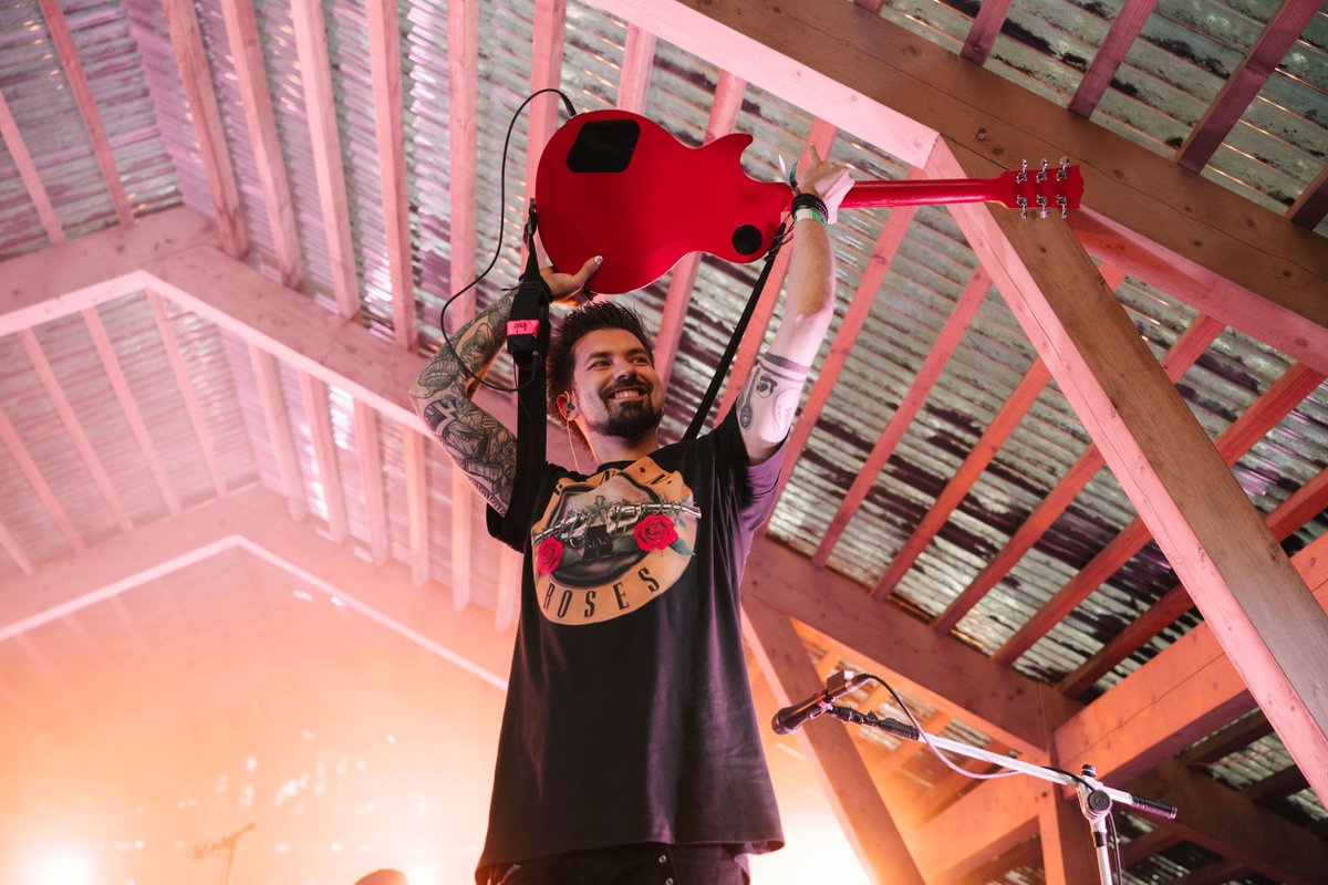 2000trees's tweet image. ๐ณ Saturday nights with @asdecemberfalls in The Forest >>> normal Saturday nights
๐ณ Join us at next summer's BEST rock party: bit.ly/TREES26
๐ธ Gareth Bull