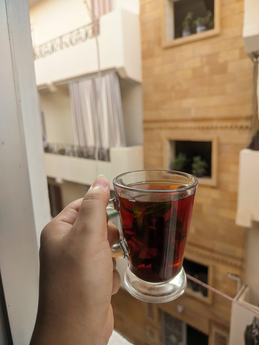 الجو نار أنا مع كوباية الشاي :