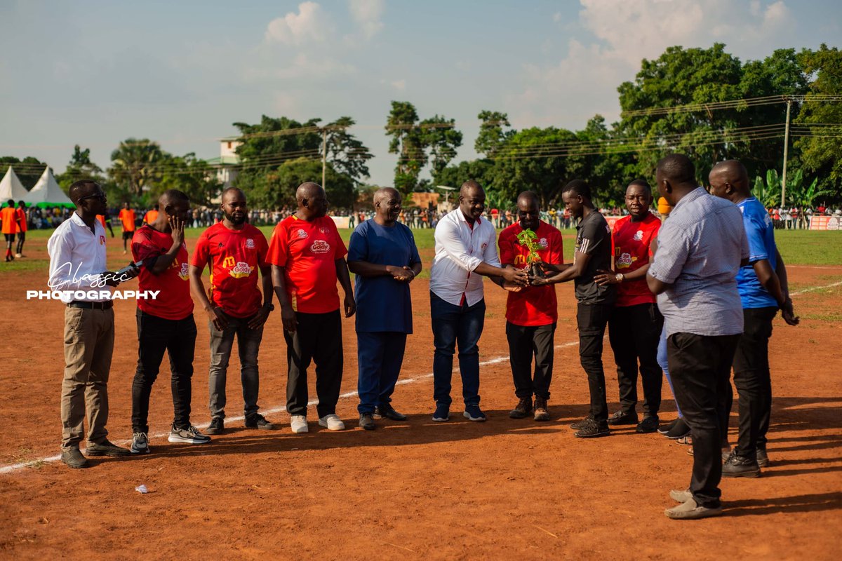 DwogPacuCup's tweet photo. Mount Meru supports Dwog Pacu Cup with Ugx 5m cheque!
The 1st edition of our tournament receives a major boost. Thank you @MountMeru for believing in grassroots football!
#DwogPacuCup2025 | #NRFA | #KeepLangoGreen | #AtekaEnNga https://t.co/nm7syFWqPn