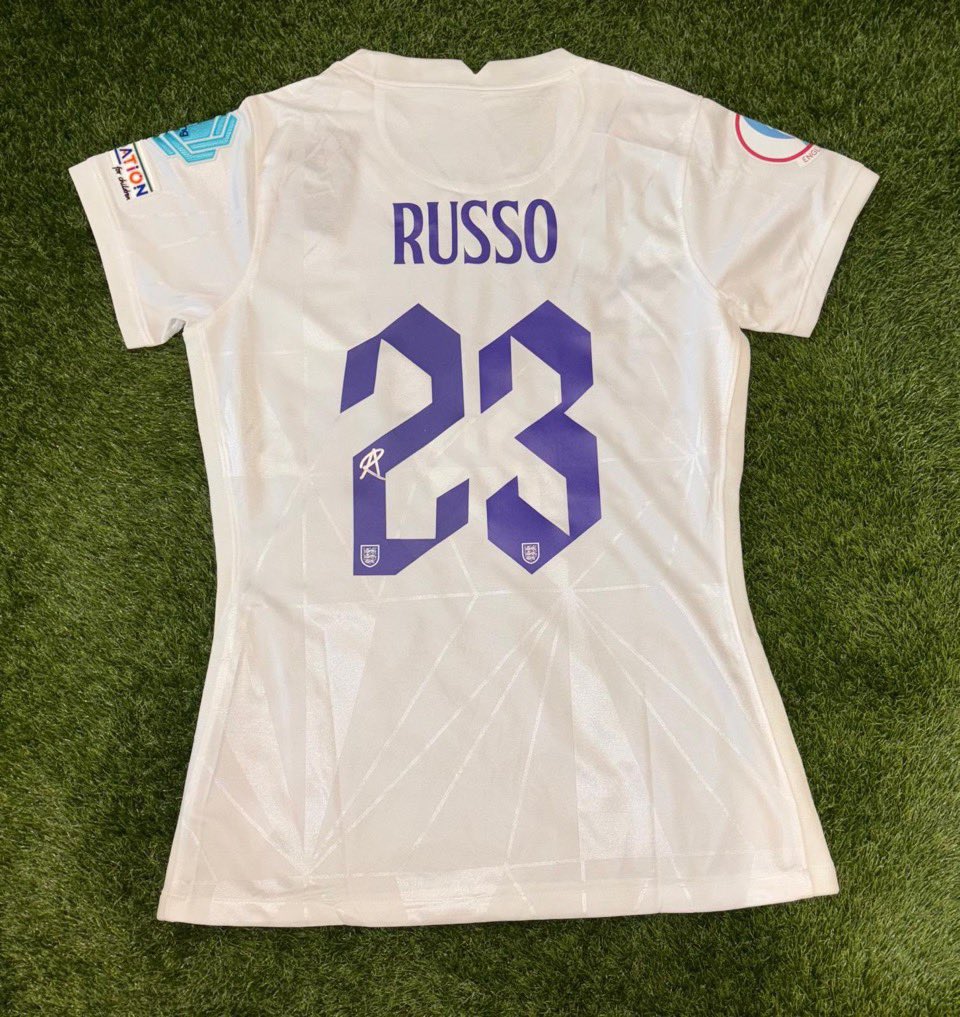 _ROMemorabilia_'s tweet image. If Lauren Hemp scores first in the England 🏴 vs Spain 🇪🇸 final today one person will win the Signed Russo England shirt
Retweet this
Follow us