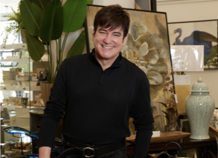 AugustaPress's tweet image. This week, local designer Michael Siewert shares how he transformed a client's dated living space with modern art, subtle textures, and layered lighting to create a cohesive, elevated look.
Read more: theaugustapress.com/trending-with-…