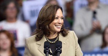 sin3950's tweet image. Who else agrees Kamala Harris would've absolutely, without a doubt, been a better president? #SaveMedicaidSaveFamilies