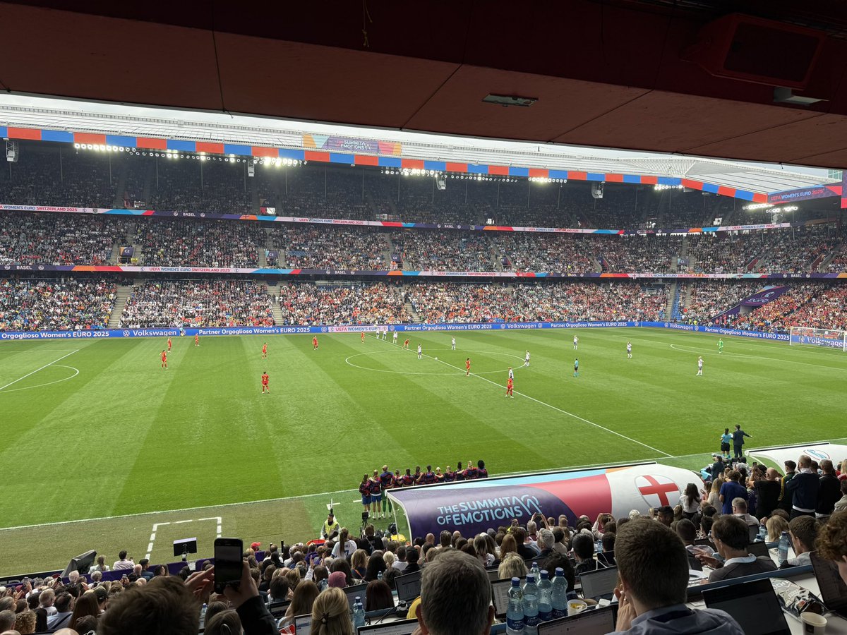 clem_reporter's tweet image. ๐จ ๐
๐๐๐๐๐ ๐๐ ๐โ๐๐๐๐ ๐๐๐๐ !! ๐
Angleterre ๐ด๓ ง๓ ข๓ ฅ๓ ฎ๓ ง๓ ฟ โก๏ธ Espagne ๐ช๐ธ
๐๏ธ St. Jakob-Park
๐ Bรขle
HERE WE ARE ! ๐คฉ