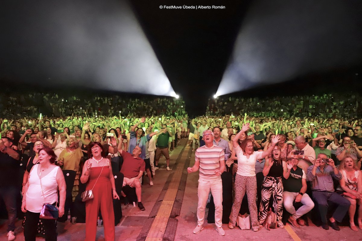 EN DIRECTO | Menuda fiesta nos hicieron vivir anoche <a href="/Pecos_oficial/">pecos</a> en <a href="/FestMuve/">FestMUVE</a>, con un lleno total y con canciones que han marcado a varias generaciones.

📸 Fotos: <a href="/tiopetos/">Alberto Román</a> 

🔴 INFORMACIÓN Y ENTRADAS:
🎟️ festmuve.com

#ÚbedaEsMúsica
#ÚbedaEsCultura
#festmuve2025