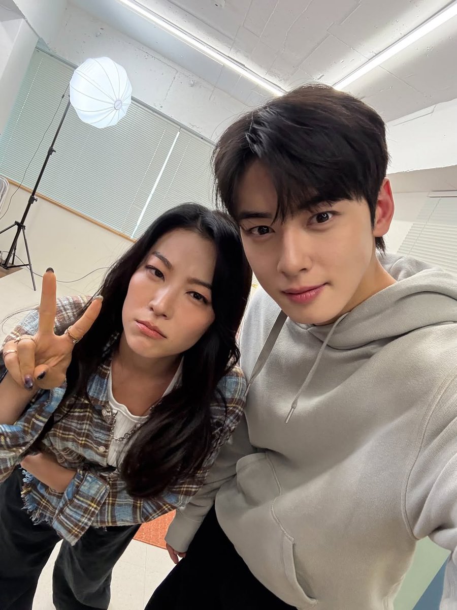 ad0rab11e's tweet image. 아덴조님이 차은우오빠 군대잘다녀오고 나와서 헐리우드에서 보재