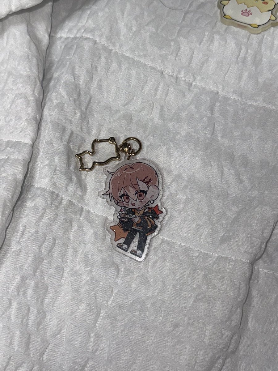 이거 살사람 디엠주세요 급처임ㅠㅠㅠ 최대한 싸게 해줄테니까 제발 사주세요 알티해주세요 알티 님들!!!ㅠㅠ