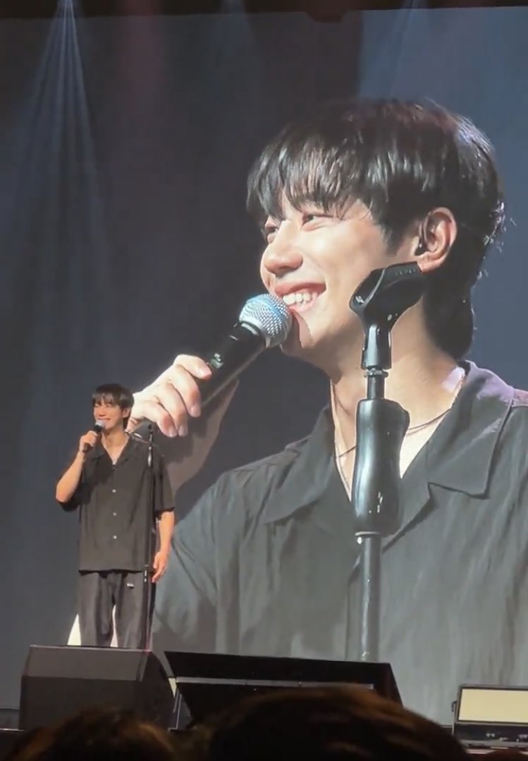 2junhourz's tweet image. junyoung’s visuals on big screen will never not INSANE