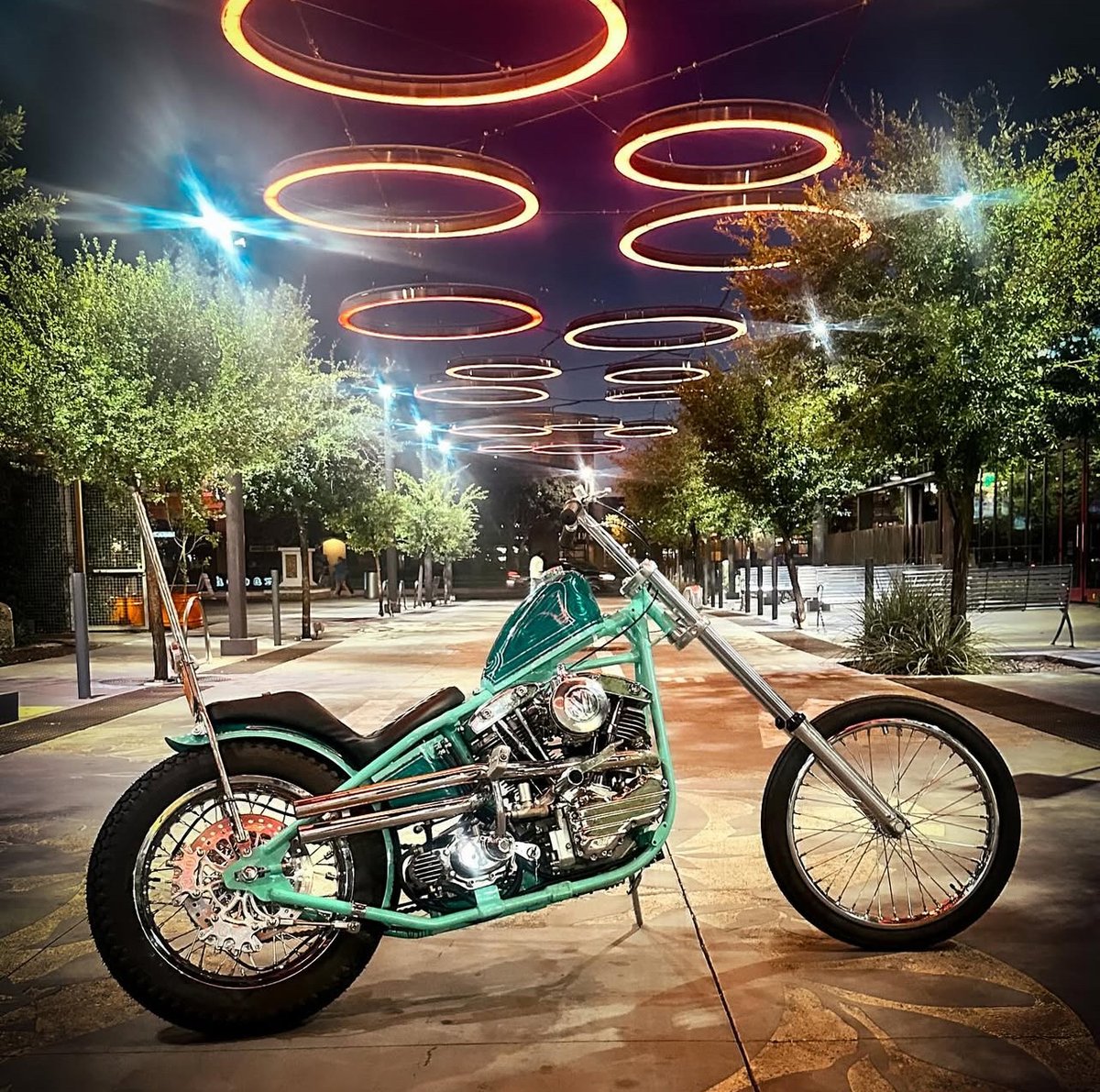 As the kids say.. "this is a Vibe" @noisemakergarage killing it! #choppers #shovelhead #slabsideshovel #slabside #choppershit #chopshit #buildsomething #rideeverywhere #chopitbuilditrideit