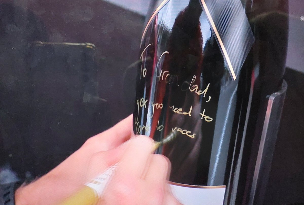 prfectlysplndid's tweet image. "to grandad, guess you need to come to races"
oscar managing to be smart about dedicating his win to his grandfather