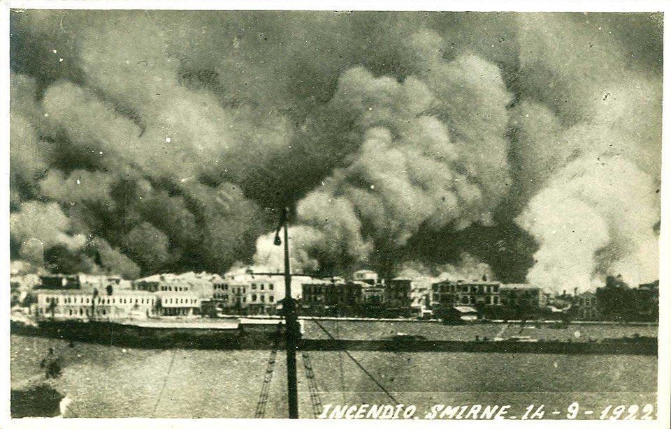 lordsinov's tweet photo. 1922 büyük İzmir yangını... Yunan ordusu Anadolu'yu terk ederken, iş birlikçileri şehri yakmıştı. İşgal bu yangınla sona erdi. https://t.co/YSkSbmX0SB