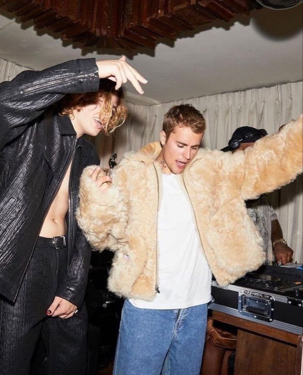 JDBieberDumps's tweet image. Justin Bieber at Kid LAROI's birthday party at The Nice Guy in West Hollywood, California
(Aug 16, 2021)