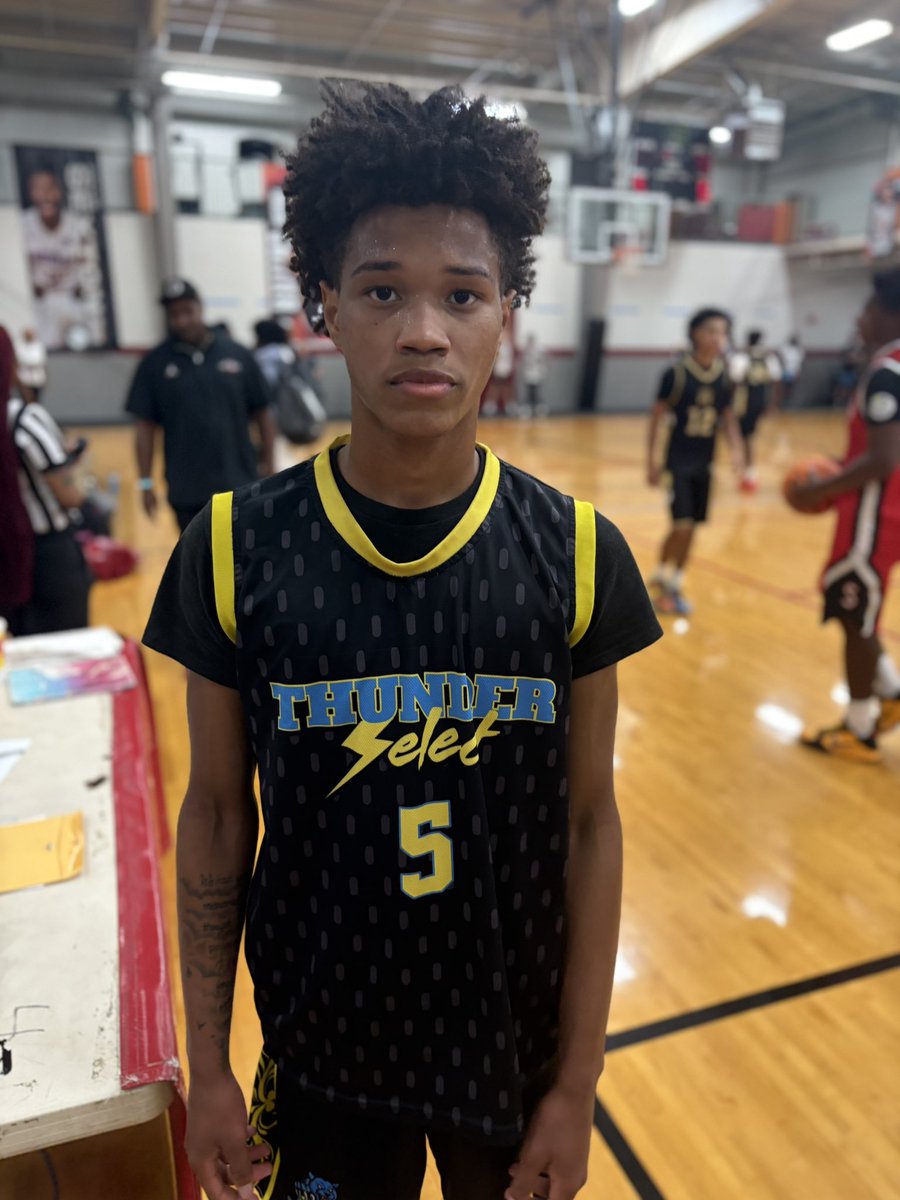 MathurineAgency's tweet image. Jakez Baldwin (@kezbaldwin3) 5’11 G 2027 Thunder Select
Been a well rounded weekend for him as a whole but he stepped up big in the win over Team Speights. Put his handle and pg play on full watch but when his shot is falling the full package can be scary. 22pts in win.