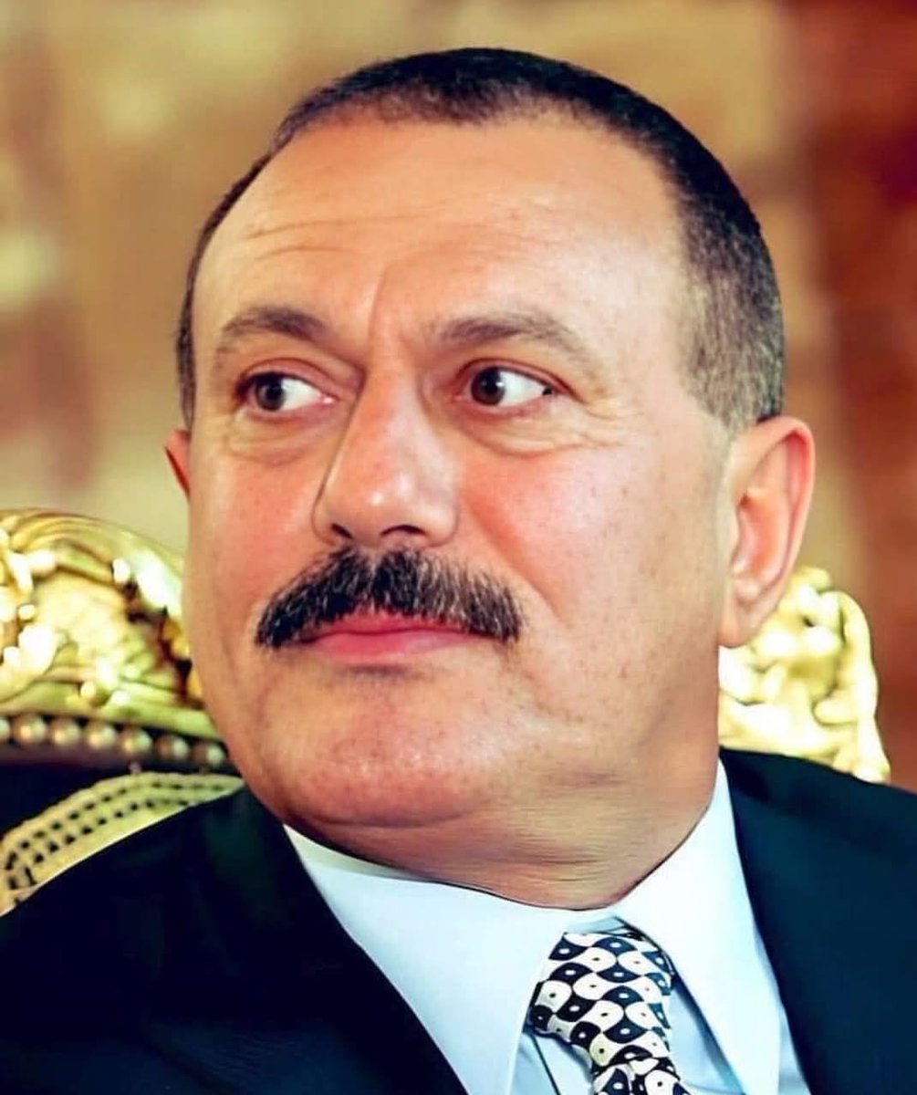 صورة رضية وهيبة الصقور شجاعة الأبطال.....لملك اليمن وزعيمها تتحدث عن مكانة ورهبة اليمن في ظل وجوده وقيادته....اللهم أرزق اليمن من نسله جولاني اليمن الكبير 
#الزعيم_علي_عبدالله_صالح