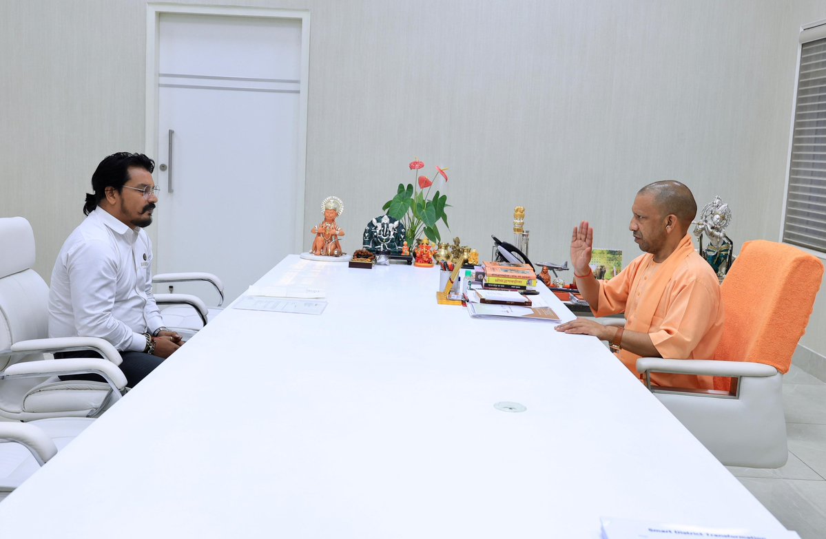 myogioffice's tweet image. मुख्यमंत्री श्री @myogiadityanath जी महाराज से आज लखनऊ में बाराबंकी स्थित प्राणमित्र फाउंडेशन के संयोजक श्री पवन सिंह रघुवंशी जी ने शिष्टाचार भेंट की।