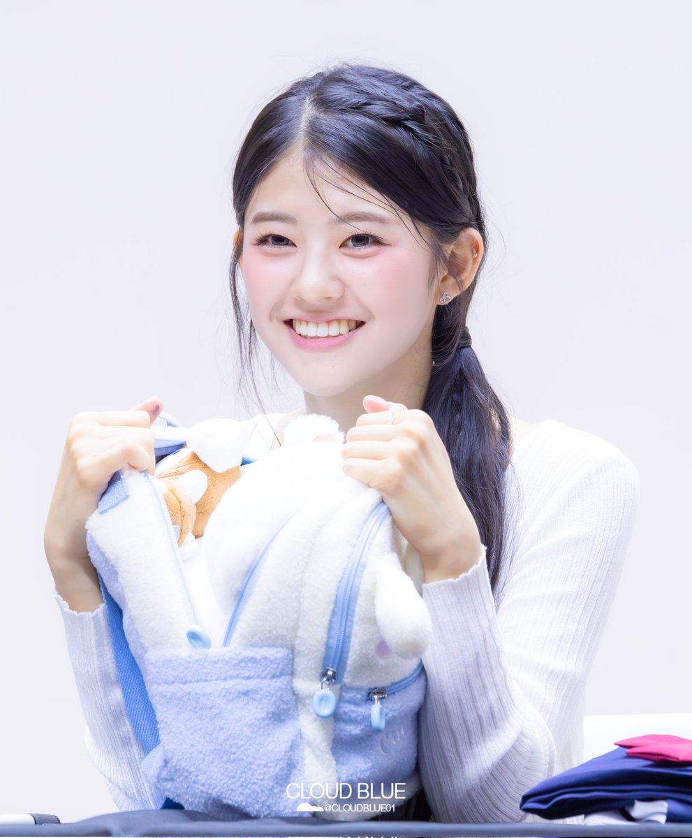Cloudblue01's tweet image. 250727 KIIRAS
키라스 퍼스트뮤직 Fan sign
하린
#키라스 #KIIRAS #하린 #HARIN