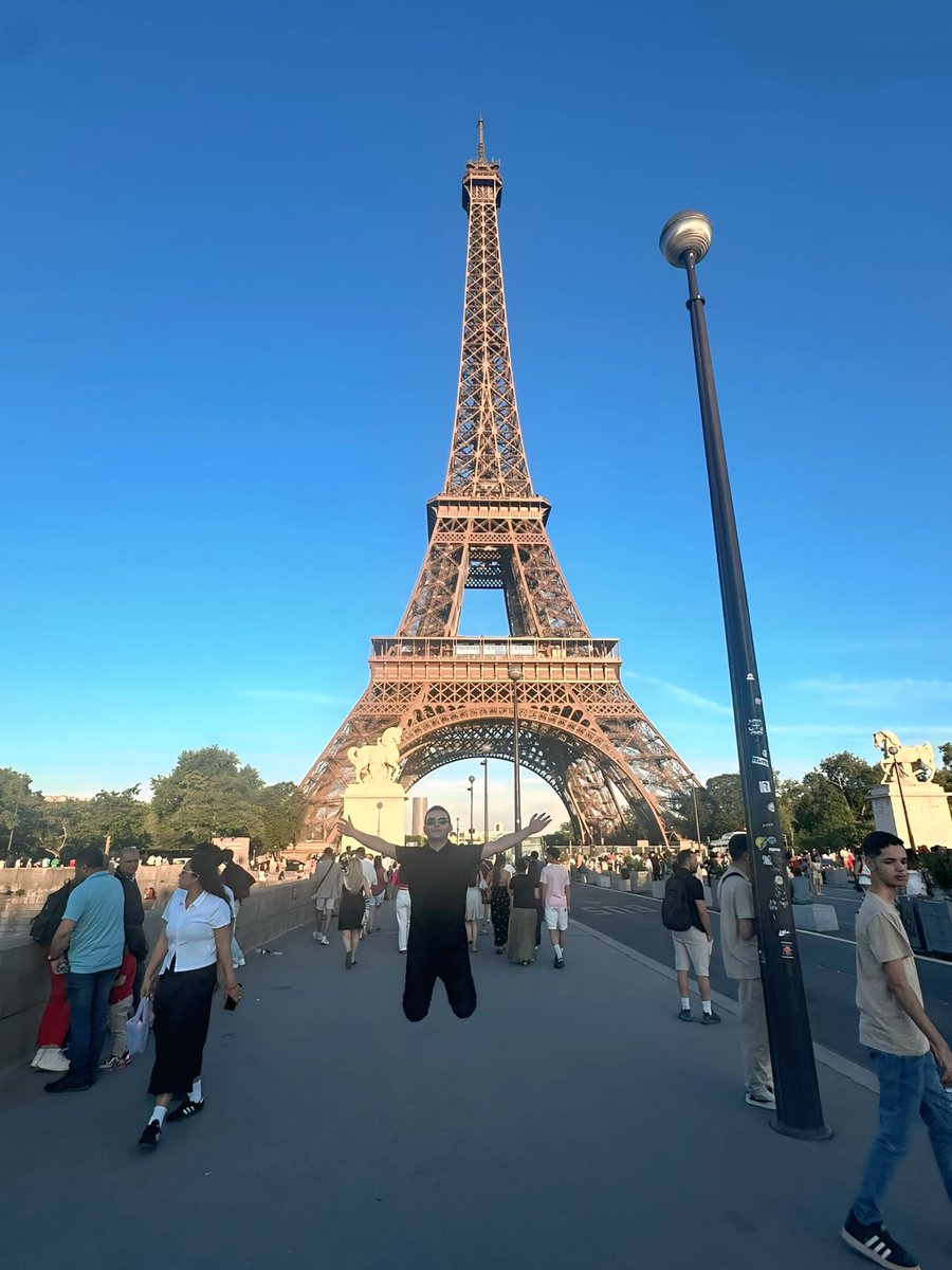 Dr_Georges_Raad's tweet image. Some moments don’t need wings to feel like flying. 🇫🇷✨
#ParisVibes #EiffelMagic #LivingTheMoment
#TravelSoul #SkyHighFeels #FreedomInTheAir
#WanderWithMe #JumpForJoy #CapturedHappiness
#GoldenHourGlow #ParisianDreams #ElevatedEnergy
