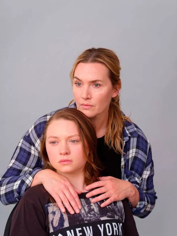 SVespy13's tweet image. kate winslet & her daughter mia threapleton 🤍
#thebuccaneers