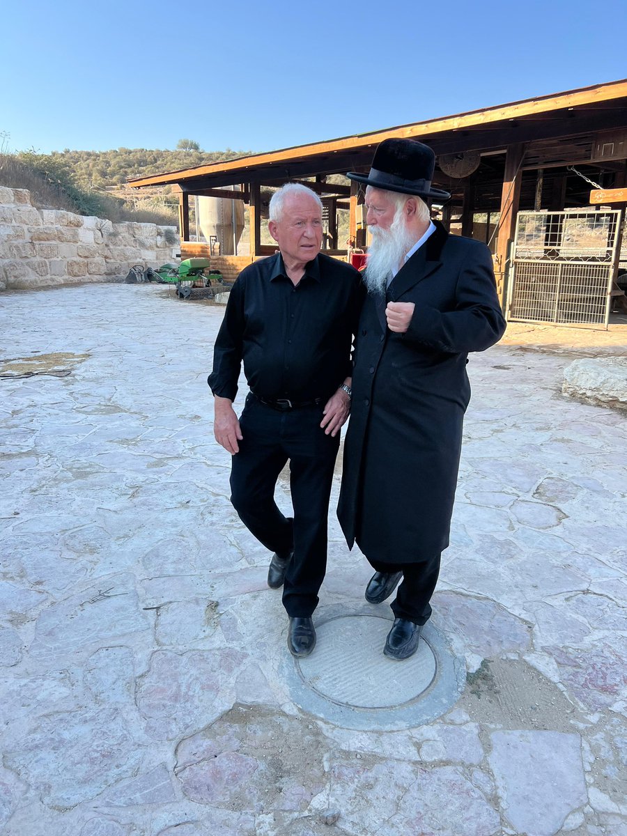 טיפוח דור חדש בחקלאות וחיזוק הדור הנוכחי בחקלאות אלו שתי המשימות מהחשובות בפעילותנו במשרד החקלאות וביטחון המזון.

היום סיירתי יחד עם המנכל אורן, המשנה למנכ״ל נטלי ומנהלת מחוז השפלה וההר במשרד חגית ברנר בשני מוקדים שמשלבים מטרות חשובות אלו ומורידים את האמירות הגדולות לכדי מעשים