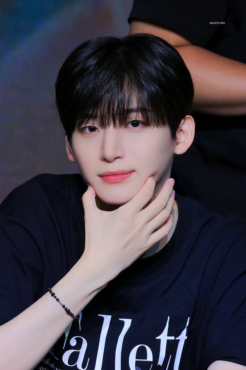 jun9mok00's tweet image. 250727 #ν¬λλΉν° #μ λͺ¨ #ꡬμ λͺ¨ #JUNGMO