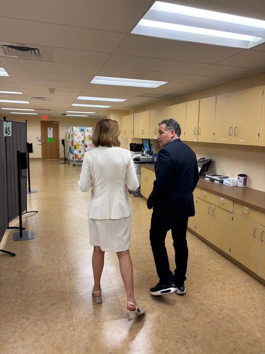 Spent Saturday morning with members of the incredible team at <a href="/ChildrensPgh/">UPMC Children's Hospital of Pittsburgh</a>. The innovative and lifesaving work they’re doing on behalf of courageous young patients like Jade exemplifies so much of what makes Pennsylvania truly the land of “eds and meds.”