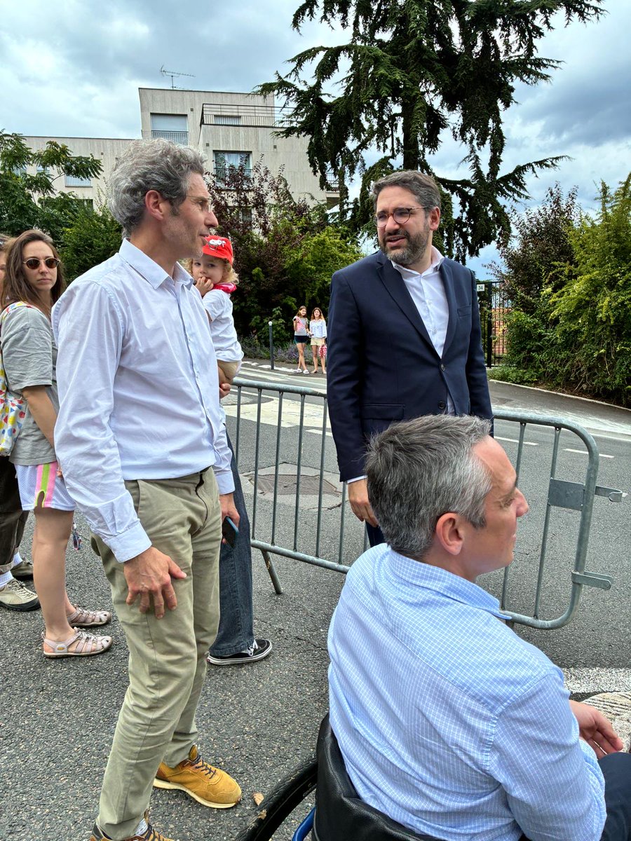 Prefet92's tweet image. Le Tour de France, c’est la France ! 🇫🇷🚴

Un passage par le département qui s’est déroulé sans encombre.

Le préfet des #HautsdeSeine, Alexandre Brugère, est passé à #IssyLesMoulineaux, #Meudon et au centre opérationnel départemental saluer les effectifs de la @prefpolice et de…