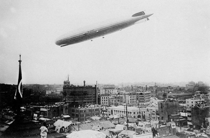 TheDeep_State6's tweet image. The Graf Zeppelin flies low over Tokyo before proceeding to Kasumigaura Airport on its around-the-world flight, on August 19, 1929.”
Airships filled the sky in the old world.