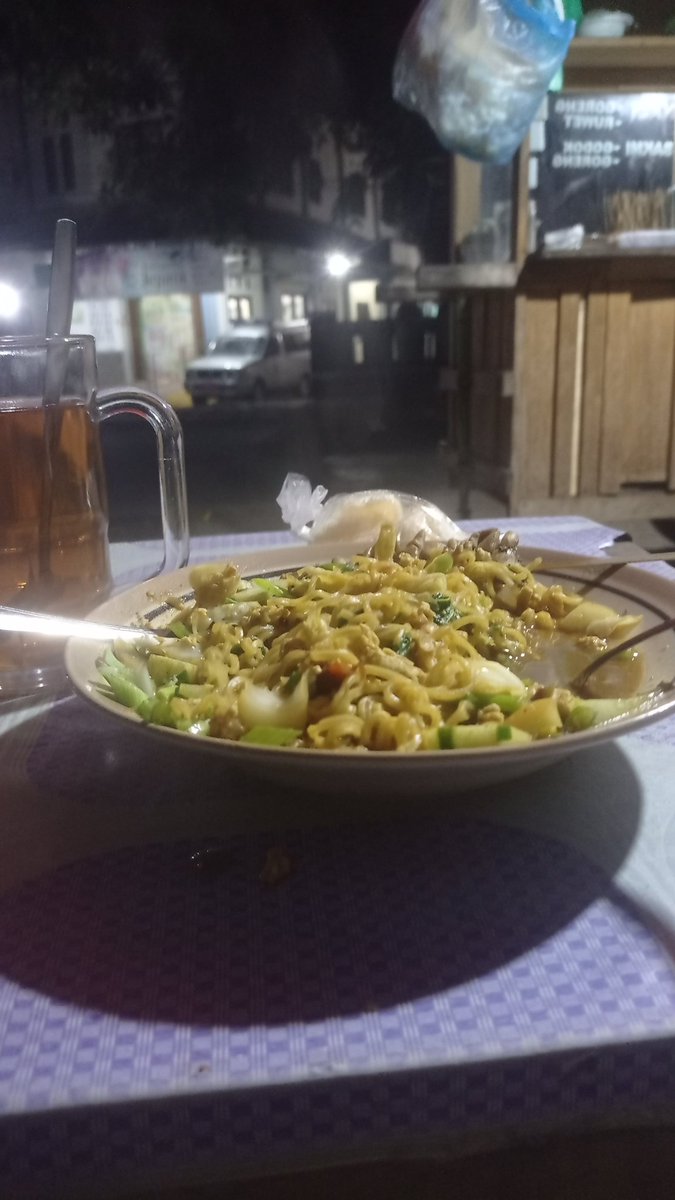 Malam Senin makan mie rebus