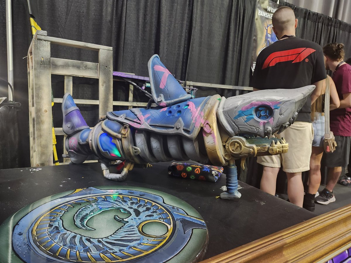 iShieldMaiden_'s tweet image. What an incredible weekend. My heart is full. Didnt realize I had any impact, but yall made me realize differently. Hung out with my best friends and made many new ones. Im just so happy. 💜🥺

Also the art i got from Casey and Pete are breathtaking, fishbones was a surprise 😭