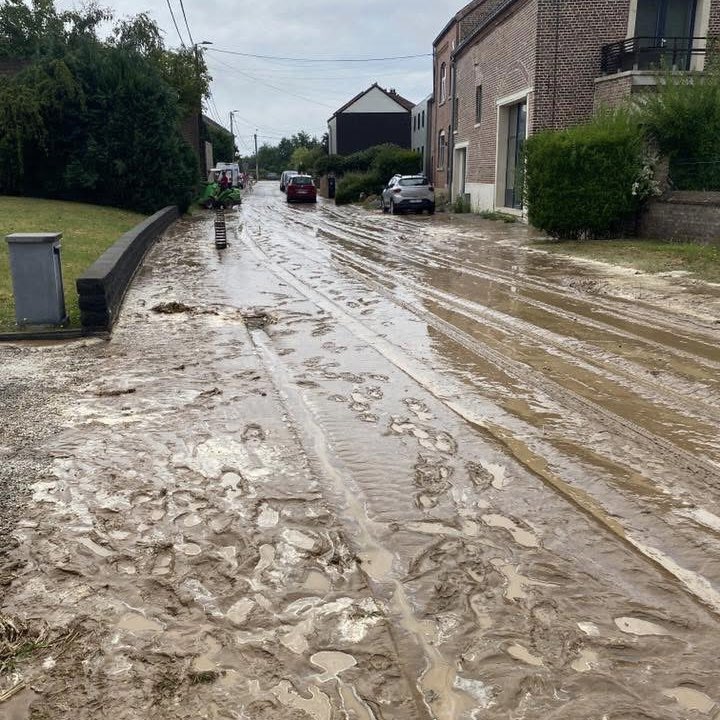 MeteoExpress's tweet image. ⚡️ Un orage a provoqué des pluies intenses et des coulées de boue dans la commune de Hélécine en Belgique ce dimanche. (© Pascal Collin)