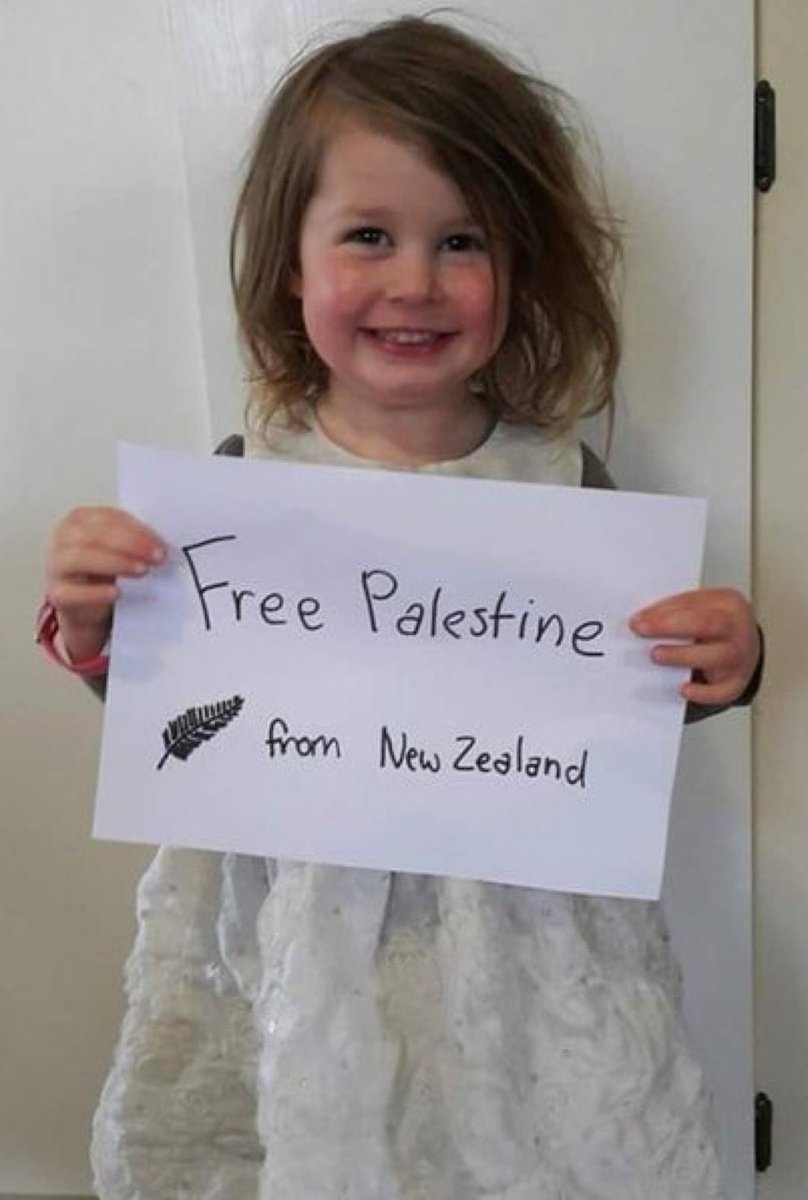 Zarabaq's tweet image. New Zealand is standing with Palestine 🇵🇸 😍
