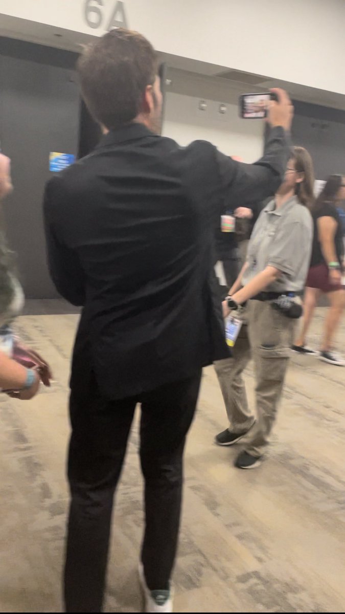 moarorleslie's tweet photo. Happy Vengeance trailer premiere day to @Tubi and Earpers! And a little over a year since I started watching 🥹. Hope to see Wynonna Earp and Tubi at SDCC again. It’s a reboot and not a reunion, yeah?
Ps… does anyone have this Tim selfie??
#TubiBringUsHome #WynonnaEarp https://t.co/IdD4sYCy6r